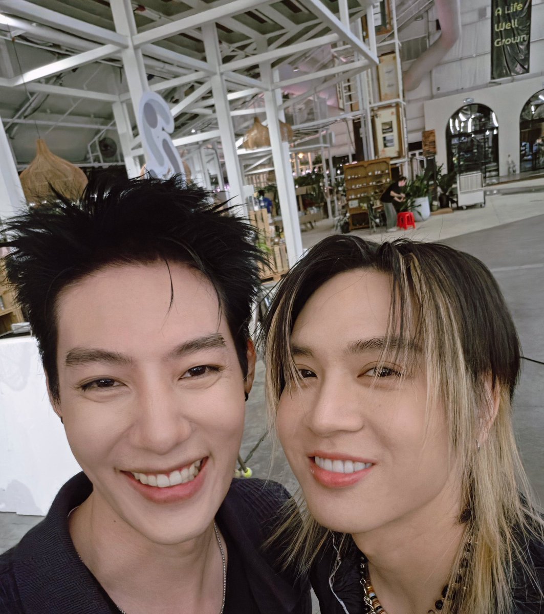 NaHaLaai's tweet photo. จากวันฟิตติ้งสู่วันเปิดกล้อง

#ทะเลซัน #SeaSun 
#SailubPon 
#PonThanapon #SpySailub 
The Crow Club Q1 
#อีกาสมาคมเปิดกล้อง https://t.co/oA0rfFhaCB