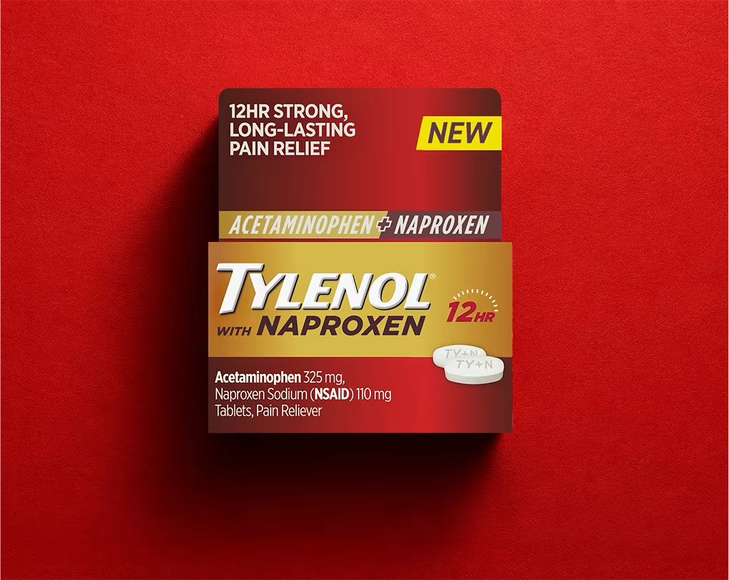 martincarrizo_'s tweet photo. #Dolor 
#FDA 

La FDA acaba de aprobar una nueva fórmula de venta libre que combina paracetamol y naproxeno sódico para el alivio temporal del dolor. Está indicada para adultos y personas de 12 años o más, y se usa para dolores leves como dolor de cabeza, dolor de espalda, dolores musculares, dolor dental, cólicos menstruales y dolor leve por artritis.

Lo novedoso es que no se trata solo de dos medicamentos usados juntos, sino de la primera combinación fija sin receta de paracetamol y naproxeno sódico aprobada por la FDA. La empresa sostiene que la fórmula empieza a actuar en menos de 30 minutos y ofrece hasta 12 horas de alivio con una sola dosis.

La lógica de la combinación es que el paracetamol actúa rápido sobre las señales de dolor, mientras que el naproxeno, que es un antiinflamatorio no esteroideo, ayuda cuando el dolor está asociado a inflamación. Por eso el producto apunta a dolores comunes y de intensidad leve a moderada, no a enfermedades específicas ni a cuadros graves.