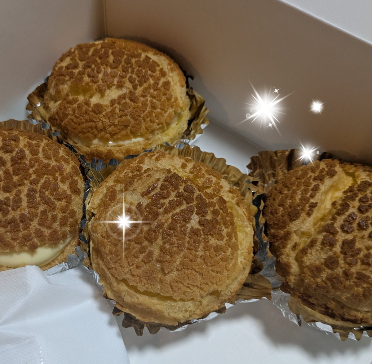 itoconchi's tweet photo. 今日もおいしいいとこんち🥄
おばさんがたくさんの冷やしラーメンを作ってくれたと思えば、サポーターさんからきらめくケーキのお届けものが🍰✨️
子育てを頑張るママが今日は3人も来てくれていたので、ひと息ついて甘〜い時間を過ごしました。 https://t.co/p4cjZLISOo