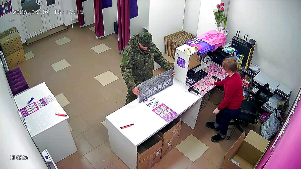 waaaaaaatching's tweet photo. ---

Footage from inside pickup stations of Russian online #retailers, #wildberries etc.

As part of the war against Russia, the Ukrainian military is targeting the warehouses of these retailers, since they are reportedly also used to distribute military equipment. https://t.co/nGnM0hB4QG
