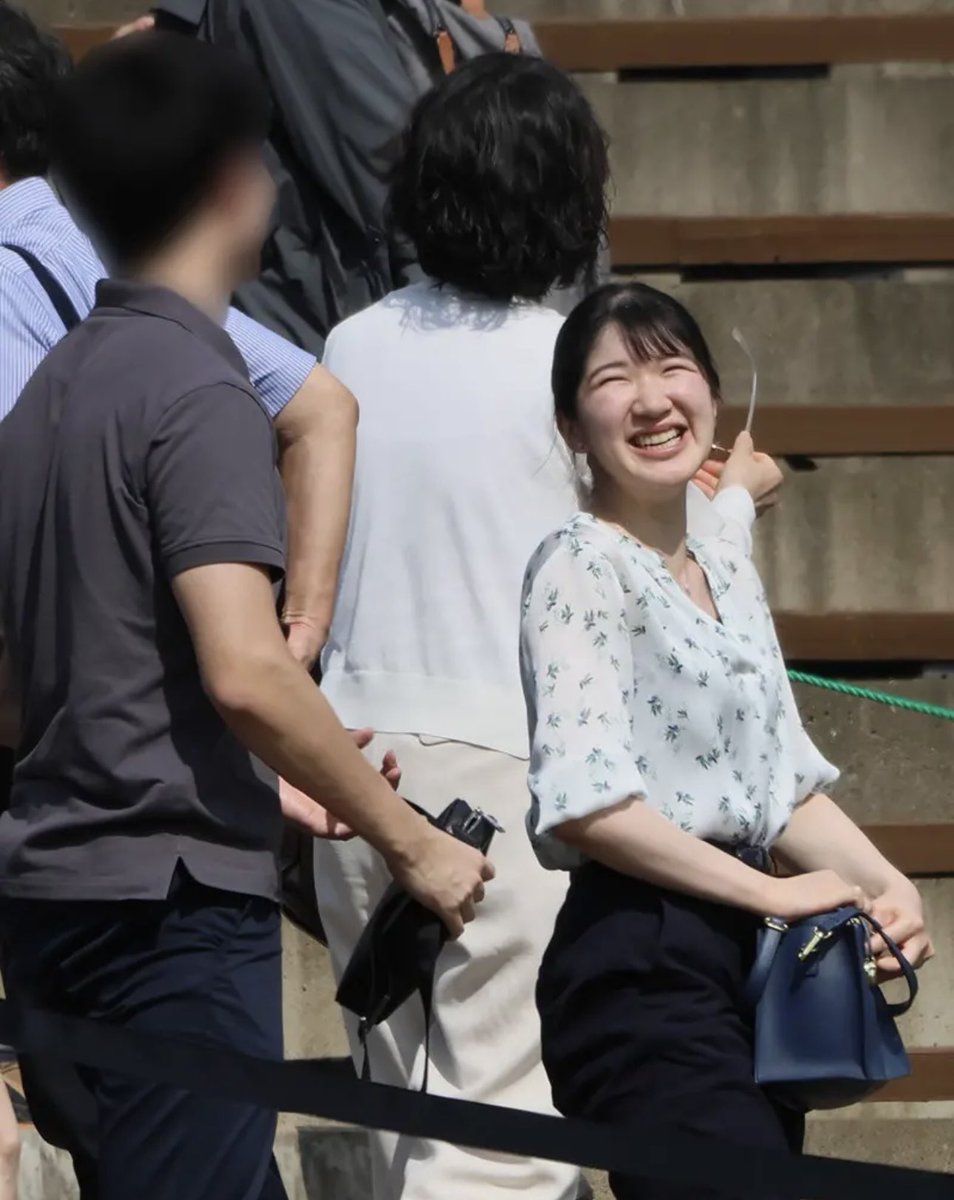 sayu_nt's tweet photo. まぁ愛子様は恋愛至上主義よな。改正皇室典範で愛子様も皇族として残れるご判断もできるようになったのだから、手元に置いておきたいとお思いかも知れない両陛下の思惑とも重なって改正皇室典範は上出来だったと思うぞ https://t.co/tZccw5OYdN
