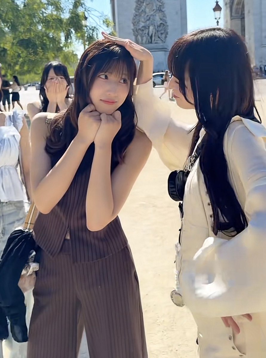 engawasushi_'s tweet photo. 後ろにちょこもなかのオタクいて草 https://t.co/DNN58mMH5P