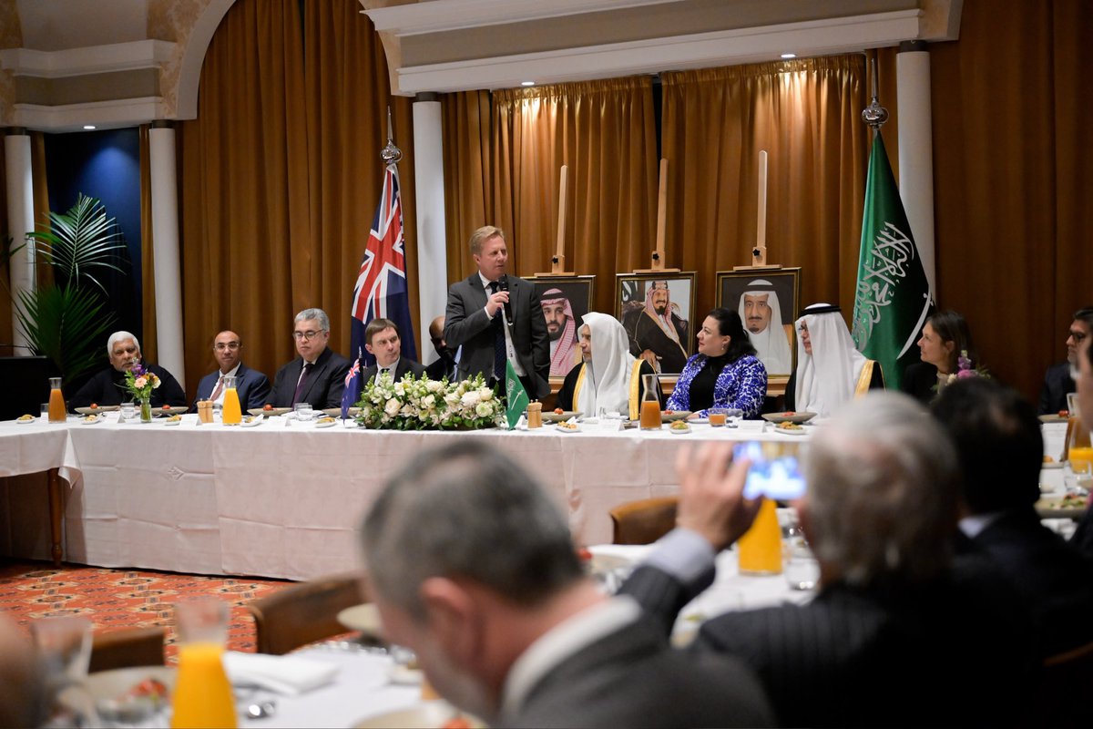 KSAembassyNZ's tweet photo. أقام سعادة السفير مهنا بن صالح أباالخيل حفل عشاء على شرف معالي الشيخ الدكتور محمد بن عبدالكريم العيسى الأمين العام لرابطة العالم الإسلامي بحضور معالي وزير التجارة والاستثمار وعدد من أعضاء البرلمان وكبار المسؤولين النيوزيلنديين وأعضاء السلك الدبلوماسي والهيئات الثقافية والدينية. https://t.co/NQy5wsTYzn