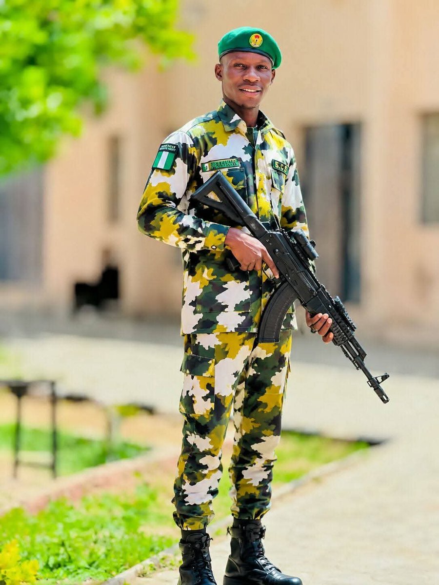 Armylucifer001's tweet photo. KANO state police 🚔 😳 https://t.co/ylSTy8Z9Cz