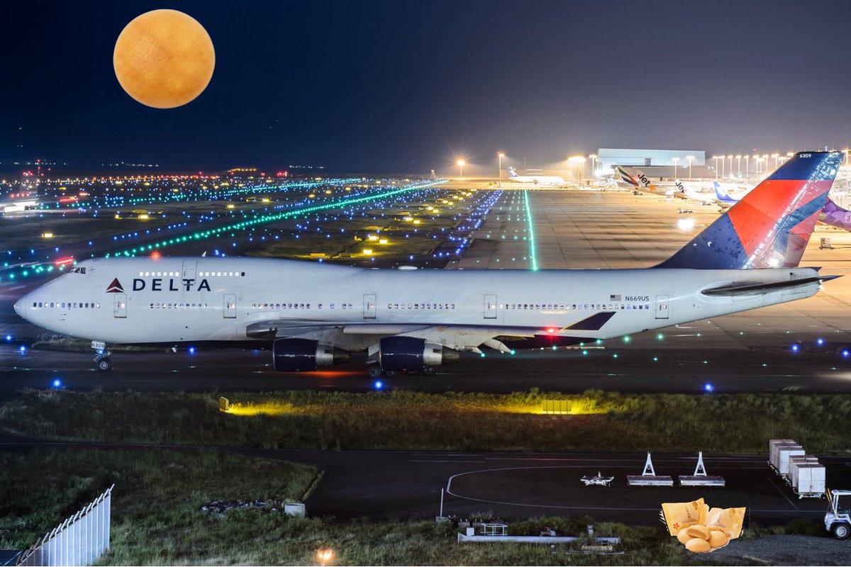 rb747de's tweet photo. 夜の飛行機とまんまるな饅頭が綺麗すぎた‼️🌕 https://t.co/zYOjVKxwvD
