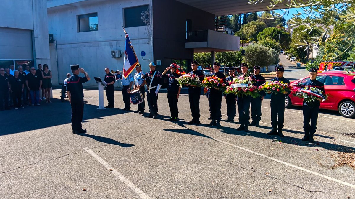 Pompiers_13's tweet photo. 🖤 Aujourd’hui, les #Pompiers13 ont rendu hommage à Philippe Pède, sapeur-pompier volontaire à @villedaubagne et décédé le 27 juillet 1983 à l’âge de 21 ans alors qu’il était engagé sur un feu de forêt à Cassis. Nos pensées vont à ses proches et à celles et ceux qui l’ont côtoyé. https://t.co/wzHxn1hZ39