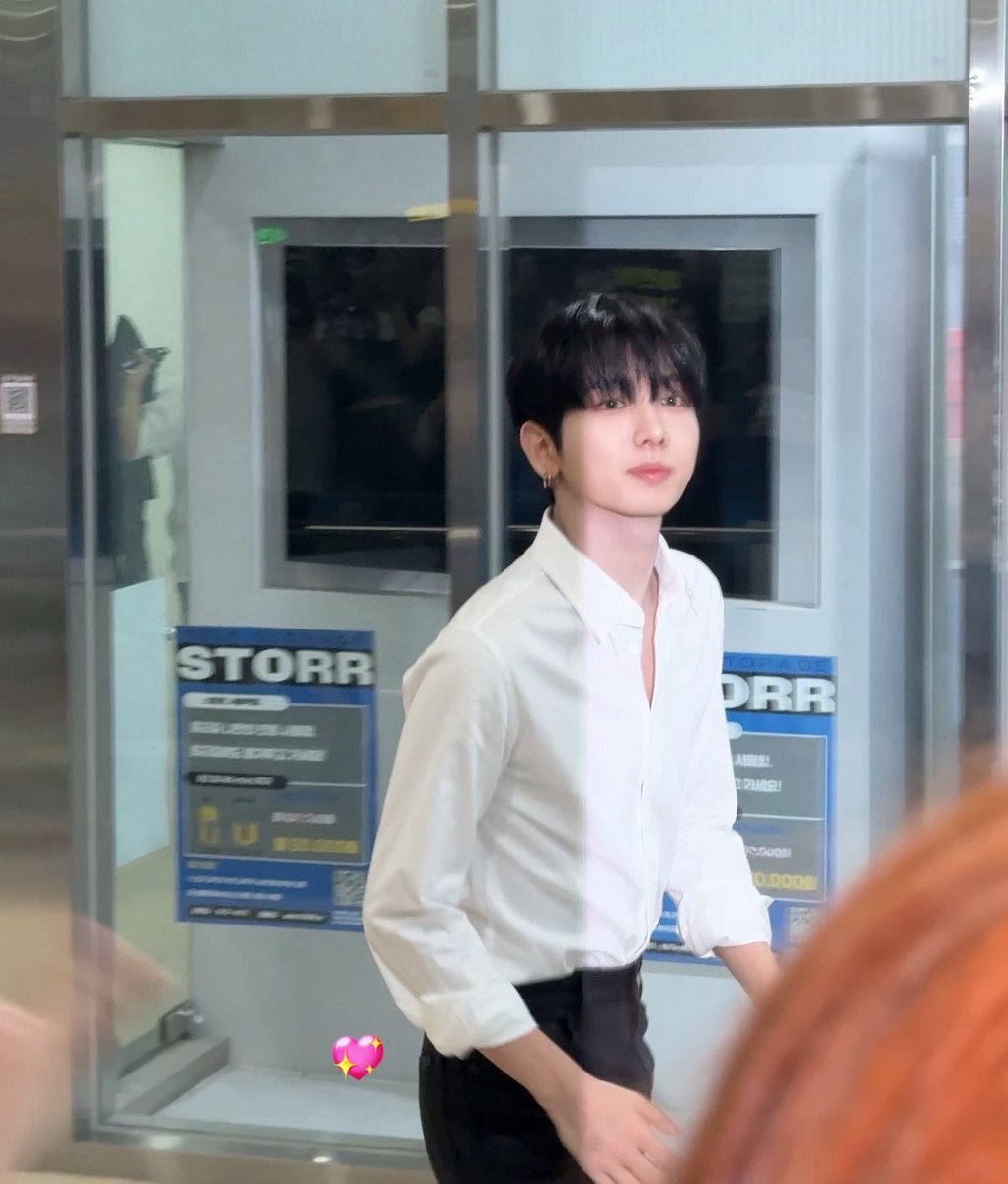 HANAS21204's tweet photo. 이 엄청난 데자뷰 뭐지
요즘 살빠지고 명숭기 소리 들으니까 필살착 꺼내입었나봐 https://t.co/TCuyvH88VM