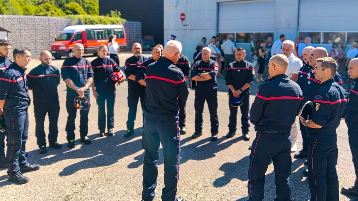 Pompiers_13's tweet photo. 🖤 Aujourd’hui, les #Pompiers13 ont rendu hommage à Philippe Pède, sapeur-pompier volontaire à @villedaubagne et décédé le 27 juillet 1983 à l’âge de 21 ans alors qu’il était engagé sur un feu de forêt à Cassis. Nos pensées vont à ses proches et à celles et ceux qui l’ont côtoyé. https://t.co/wzHxn1hZ39