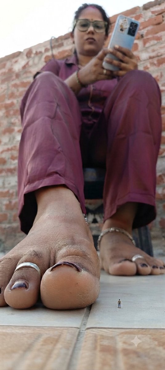 indiangiantess's tweet photo. Always ready to worship this goddess!
#indiangiantess #giantess #shrunkman #shrunk #sizetwitter #tinyguy https://t.co/dq0XqfHR5K
