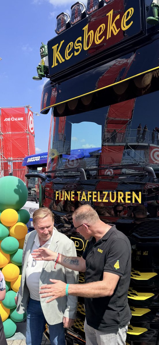 KroonCosmetics's tweet photo. #krooncarcosmetics #truckstar #daf https://t.co/CAdjRR7Spj