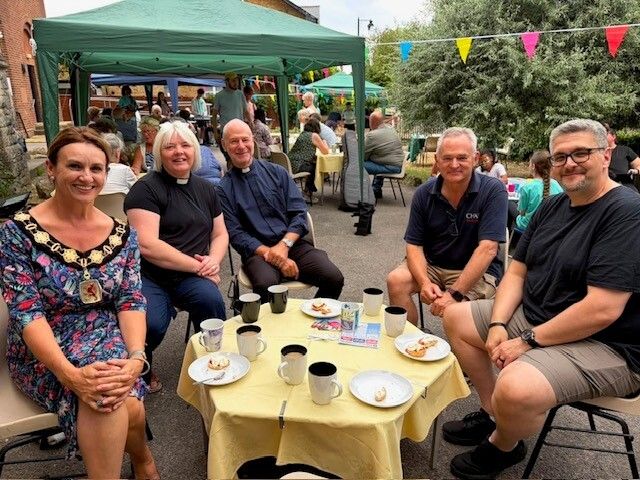 MayorofEnfield's tweet photo. A pleasure to join Rev Ruth and team at United Reformed Church for a cream tea.  The spirit of strong collaboration, friendship, shared purpose and support for our community was inspiring to see. Thanks for the warm welcome and future meetings such as the Christmas Tree Festival https://t.co/ZSaD6CnjzO