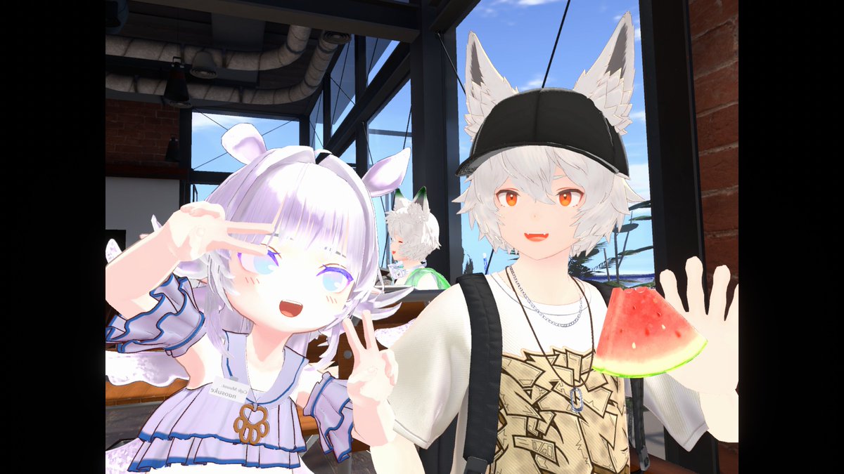 dashMitsuru's tweet photo. 昨日は、#VRC_CafeMuuut
スイカとかき氷をたくさん食べた！
集合写真は、自分の上に猫が乗ってて可愛い https://t.co/UzTl0aQM21