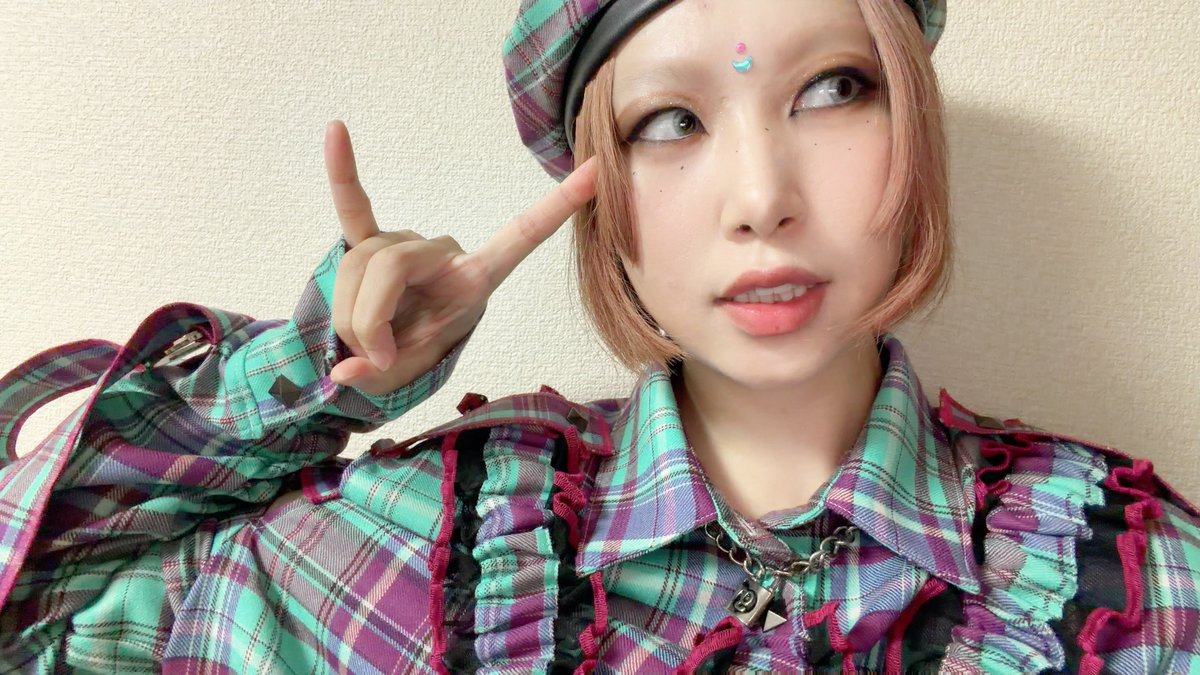 Chi7hi3ro0's tweet photo. あとタグつけと靴に紐巻くだけなので一旦練習。暑いね！！！ https://t.co/SEBaW3gwj7
