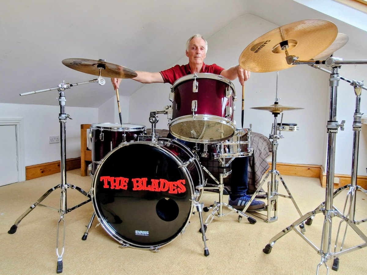 TheBladesBand's tweet photo. Jake's new bass drum skin!
Soon to be seen at:

DOLAN'S             LIMERICK       04/09 
RÓISÍN DUBH    GALWAY         11/09 
SPIRIT STORE    DUNDALK     12/09
MIKE THE PIES  LISTOWEL      30/10 
BANK LANE        WATERFORD 21/11 
THE ACADEMY  DUBLIN           12/12 https://t.co/LrIIPPHQk5
