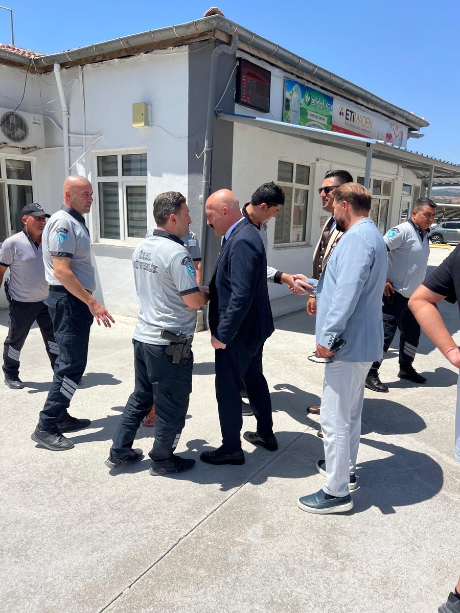 omercagirici's tweet photo. Balıkesir Eti Maden Bigadiç Bor işletmesinde meslektaşlarımız üyelerimiz özel güvenlik görevlilerini  Bölge Başkanımız,İl Başkanımız ve işyeri temsilcimizle birlikte nöbet noktasında ziyaret ederek sendikamızın çalışmalarını ve özel güvenlik mesleğine yönelik konularımızı istişare ettik..
Eti Maden Bigadiç Bor İşletmesi Müdürü Sayın Süleyman Ün’ü makamında ziyaret ederek üyelerimize ilişkin konularımızı istişare ettik..

Eti Maden Bigadiç Bor İşletmesi Müdürü Sayın Süleyman Ün’e , Güvenlik Amirimize , İşyeri temsilcimize ve üyelerimize misafirperverliklerinden dolayı teşekkür eder, çalışmalarında başarılar dilerim..
#etimadenözelgüvenlik 
@turkiskonf 
@Guvenlik_is