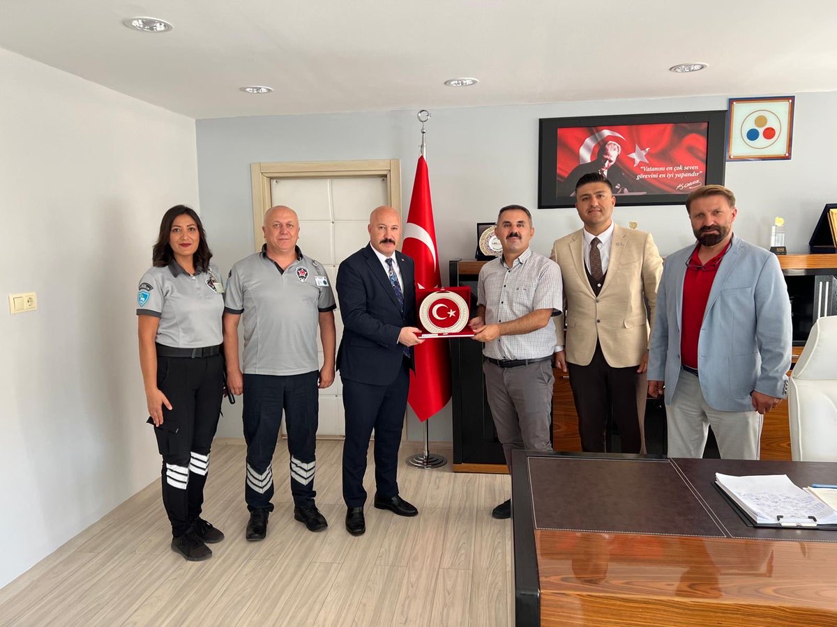 omercagirici's tweet photo. Balıkesir Eti Maden Bigadiç Bor işletmesinde meslektaşlarımız üyelerimiz özel güvenlik görevlilerini  Bölge Başkanımız,İl Başkanımız ve işyeri temsilcimizle birlikte nöbet noktasında ziyaret ederek sendikamızın çalışmalarını ve özel güvenlik mesleğine yönelik konularımızı istişare ettik..
Eti Maden Bigadiç Bor İşletmesi Müdürü Sayın Süleyman Ün’ü makamında ziyaret ederek üyelerimize ilişkin konularımızı istişare ettik..

Eti Maden Bigadiç Bor İşletmesi Müdürü Sayın Süleyman Ün’e , Güvenlik Amirimize , İşyeri temsilcimize ve üyelerimize misafirperverliklerinden dolayı teşekkür eder, çalışmalarında başarılar dilerim..
#etimadenözelgüvenlik 
@turkiskonf 
@Guvenlik_is