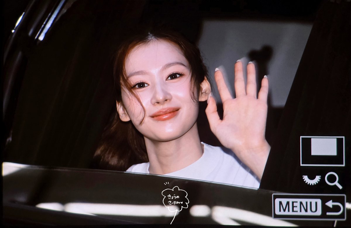 sanacottoncandy's tweet photo. 260727 pre.

👋

 #트와이스 #TWICE #사나 #SANA #サナ https://t.co/UMhh6NWsGd