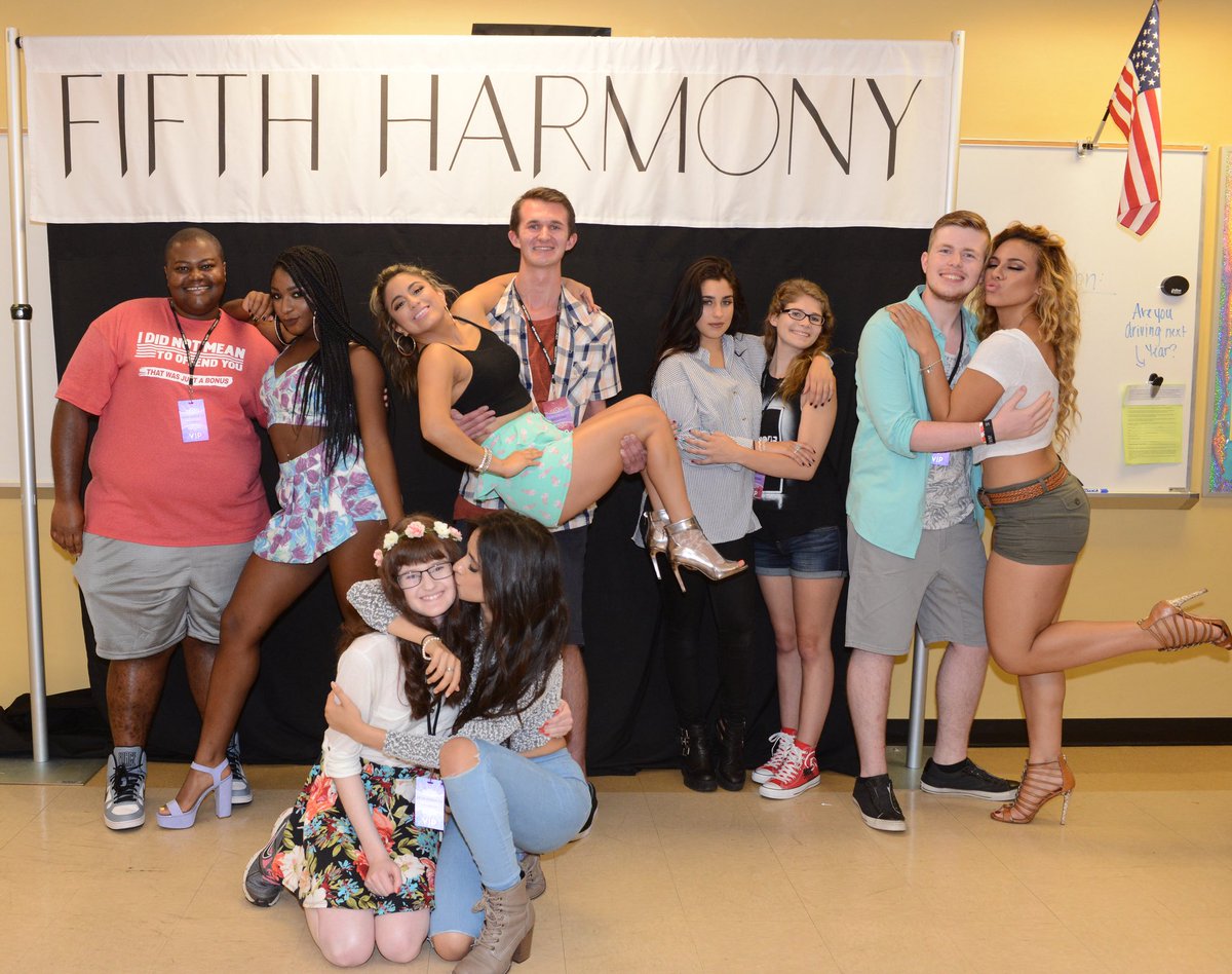 bewilderbrooke's tweet photo. Happy 14 years of Fifth Harmony💙💙💙 #727Day @FifthHarmony https://t.co/8Iees2jBXX