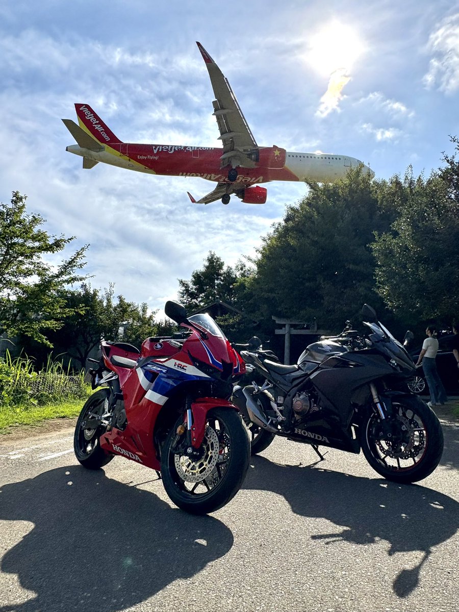 fish_merupu's tweet photo. CBR600RR納車しました！
改めましてよろしくお願いします！
ツーリング行ける方、ぜひ一緒に行きましょー🏍️

年齢：27
性別：男
住み：東京
愛車：CBR600RR
好き：猫ちゃん、釣り

#バイク乗りと繋がりたい
#バイク乗りとして自己紹介 https://t.co/OL4Oj90KzB
