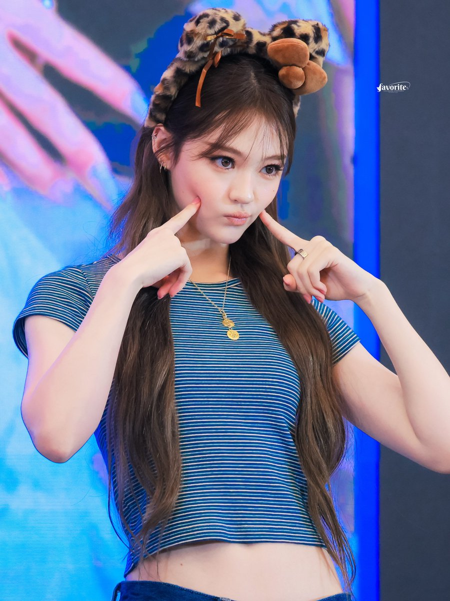 favoritella's tweet photo. 260727

#MEOVV #미야오 #ELLA #엘라 https://t.co/tzAlGtK7MF