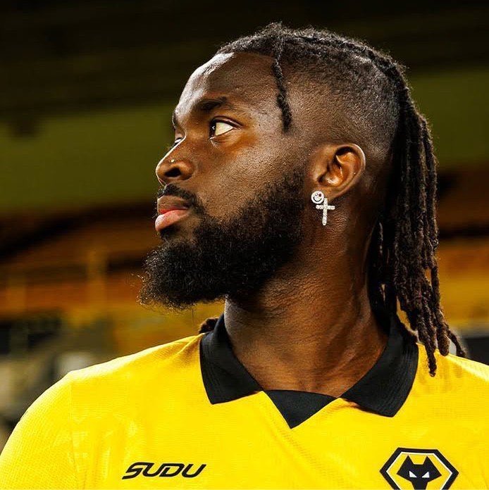 FabrizioRomano's tweet photo. 🚨🔴⚪️ EXCL: Ajax are closing in on deal to sign Tolu Arokodare as new striker from Wolves!

Club to club agreement done on loan with buy option for package slightly over €20m.

Ajax wanted Tolu as priority, club sources confirk — now working on final details. https://t.co/4CuCjlohO0