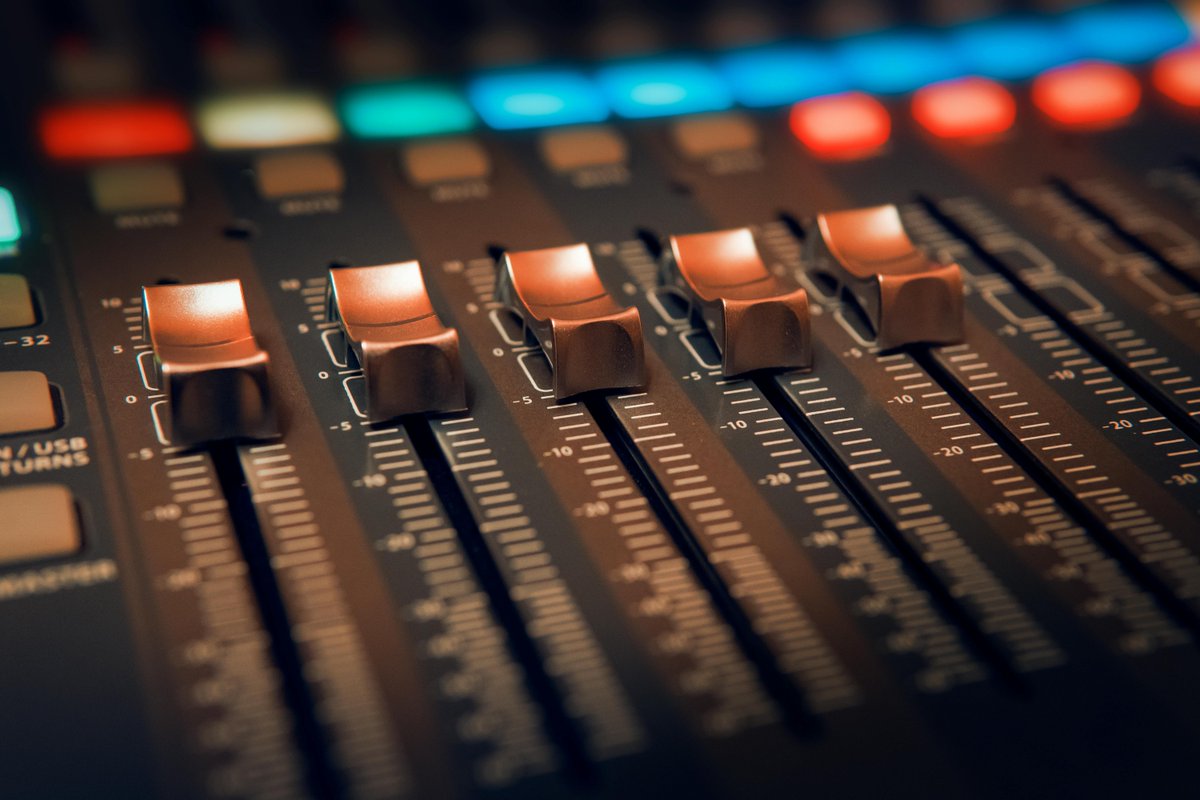 DTNEtiquette's tweet photo. Let's turn up the volume on kindness...are you with me? Let's get LOUD! ~ #DTN #TurnUpTheVolume #WeNeedMoreKindness #GetLoud https://t.co/R2lcdRa2kP