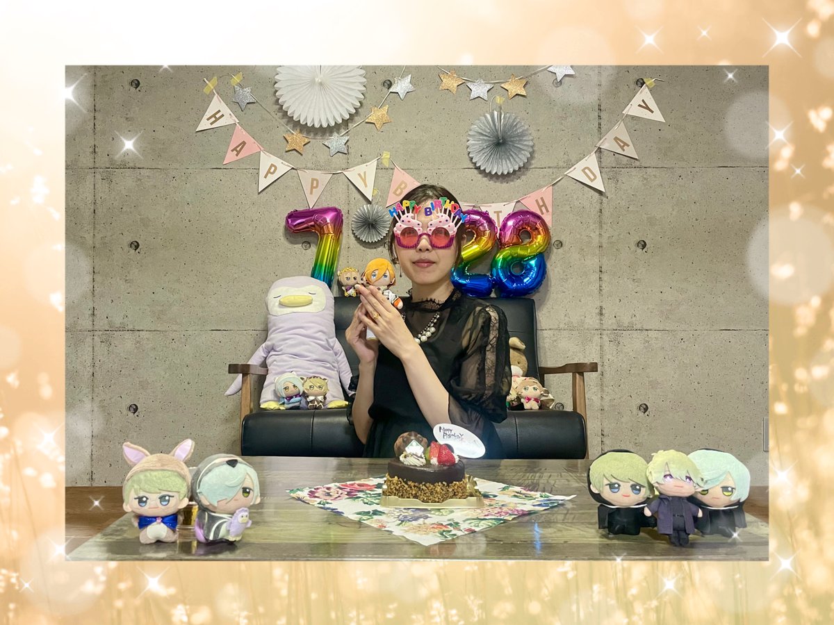 yuushi728's tweet photo. ハッピーバースデー、私！今年もやってまいりました、なにわの日！優紫さんのお誕生日です🎂🎉✨✨42歳！無職！衣装作りたいからまだしばらくコスプレしたいです。健康体型維持就活頑張ります💪✨(笑)みんな遊んでね！😚🧡 https://t.co/YiMA9R00UT