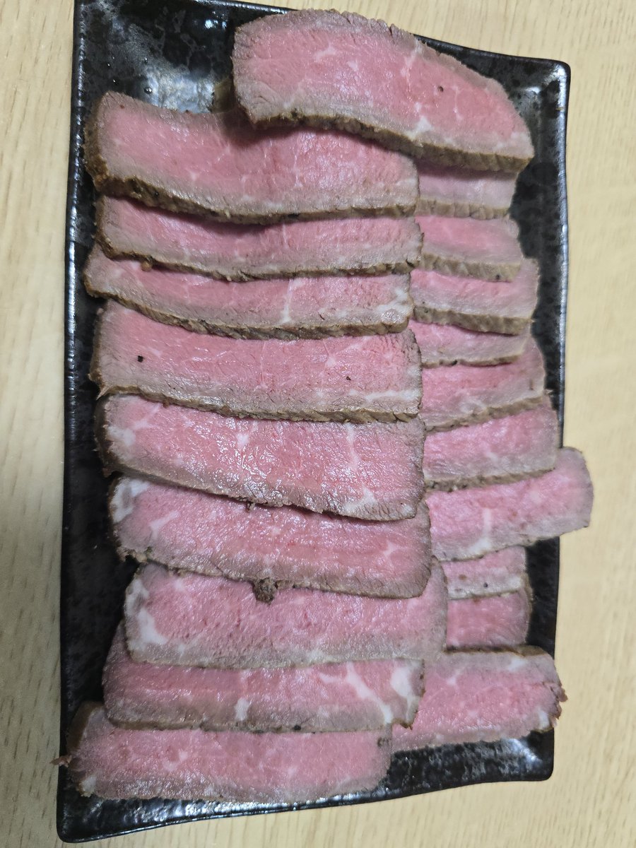 tsuridou709's tweet photo. @harusame_urame 安い肉で作るローストビーフ🐮🍖✧*｡ https://t.co/NxPjGhXRto
