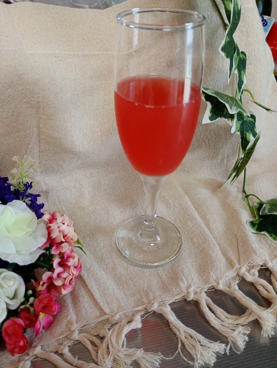 sab_hal_9's tweet photo. 今日はなんだかんだで全部で5杯。
どんどんショートカクテルばかりが残り、ちょっとぴんちです。（ショートは度が高いので控えおろうなんです） https://t.co/0u0i7KsNWJ