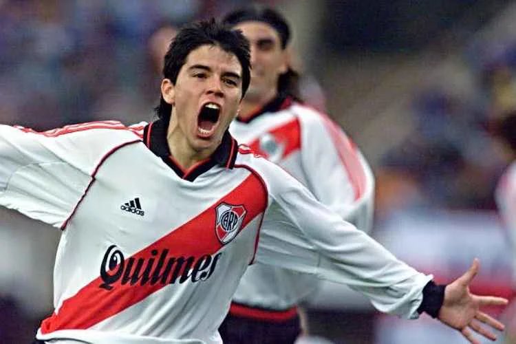 JamesTeeRob's tweet photo. Speedrunning Javier Saviola’s career https://t.co/aKvdryRrar