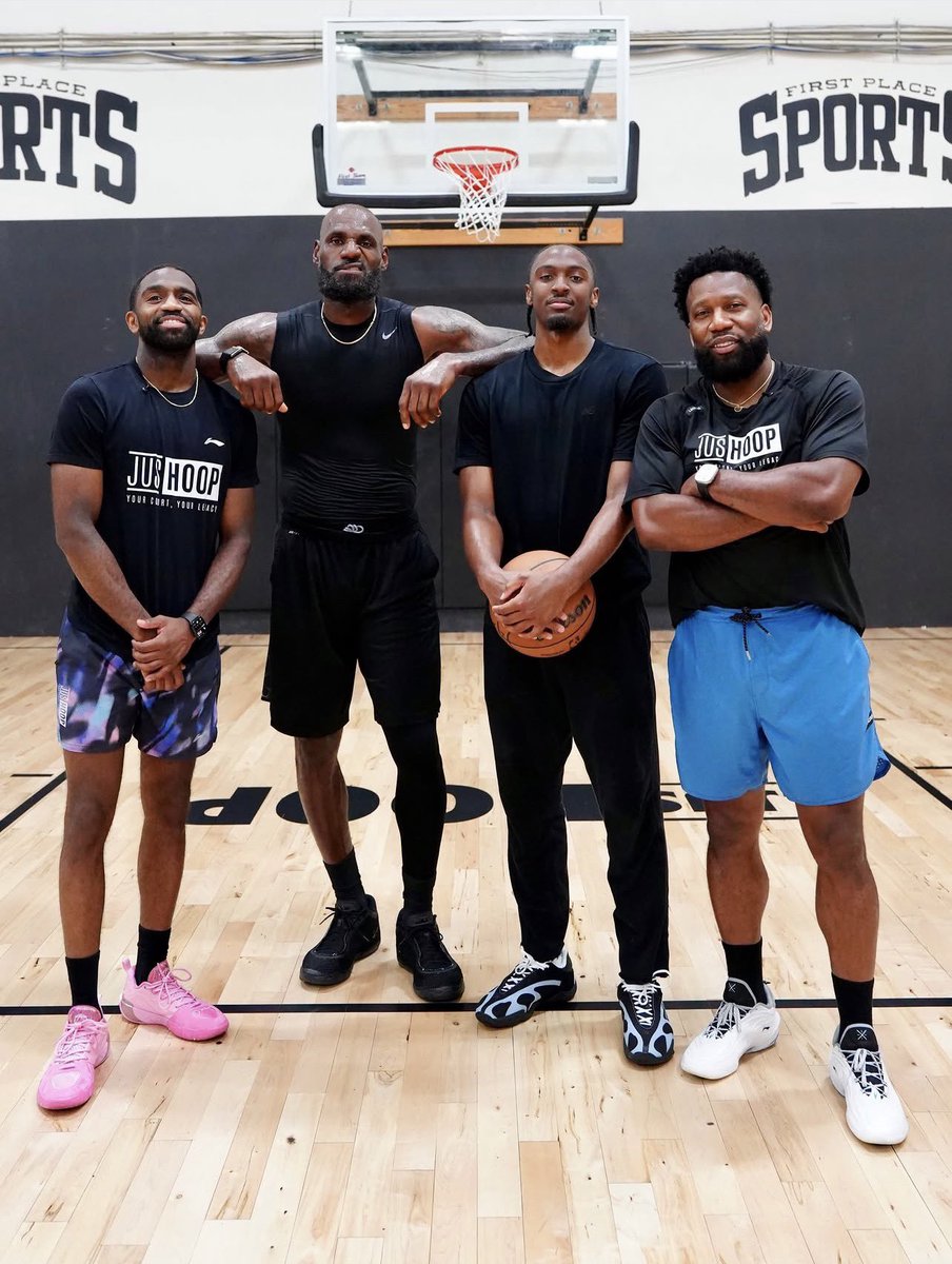 sleeper76ers's tweet photo. LeBron James and Tyrese Maxey worked out as *teammates* for the first time 🙌

(h/t chrisjohnsonhoops on IG) https://t.co/dayHqhPJlm