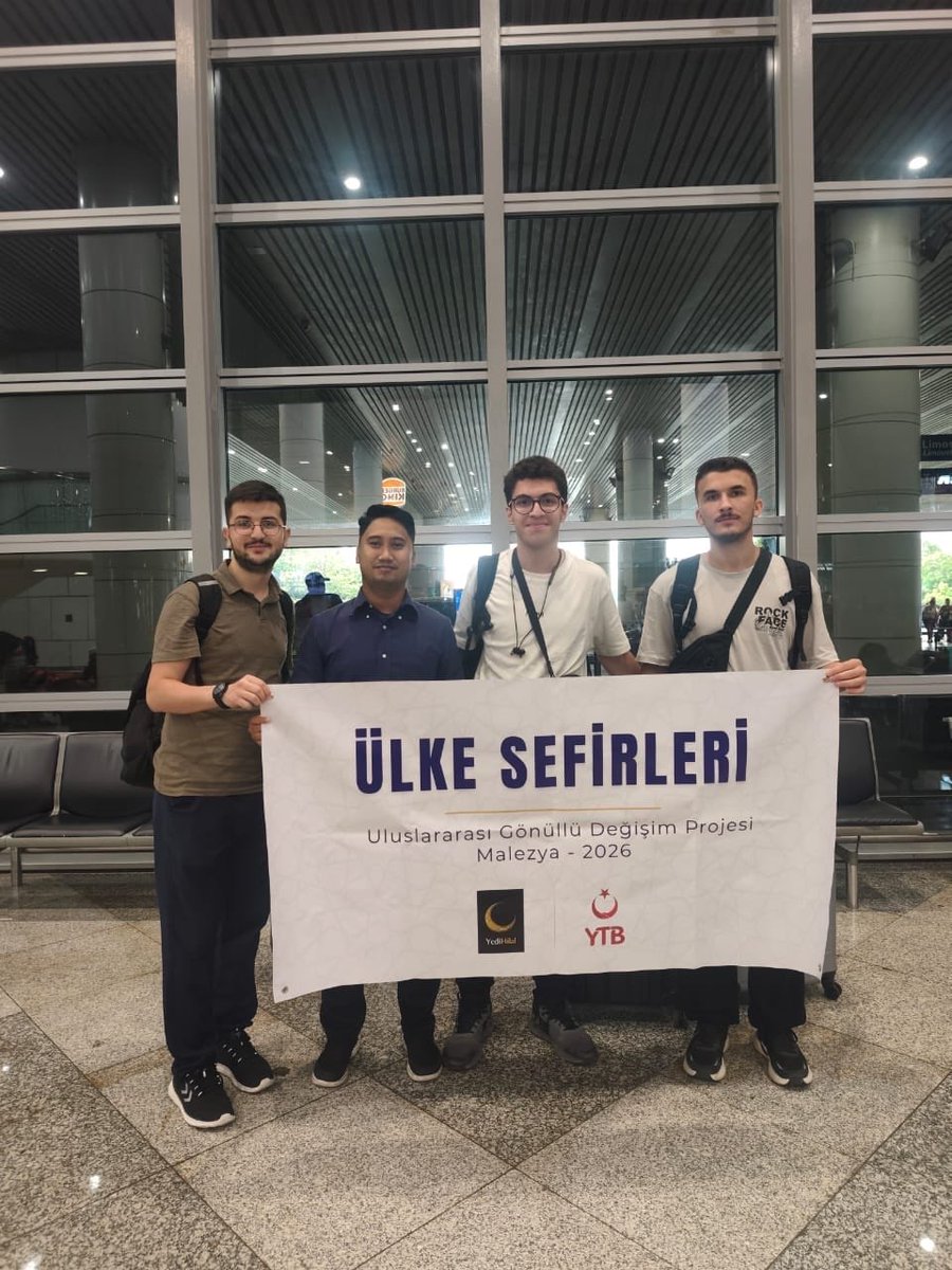 yedihilaluni's tweet photo. YediHilal Ülke Sefirleri çalışmamız kapsamında on bir teşkilat mensubumuzu Azerbaycan, Pakistan, Malezya ve Endonezya'ya yolcu ettik.

Ülke Sefirleri çalışmasıyla üniversite hareketine bağlı teşkilat mensuplarımızı yaz sürecinde farklı İslam Ülkelerinde bulunan gençlik hareketlerinde vazife alacak şekilde görevlendiriyoruz. 

Bu çalışmayla farklı toprakların tecrübelerini öğrenmek ve kardeş gençlik hareketleriyle somut ve dinamik bir bağ kurmayı hedefliyoruz. Bu noktada proje sürecindeki desteklerinden ötürü Yurtdışı Türkler ve Akraba Toplulukları Başkanlığı'na teşekkür ederiz.