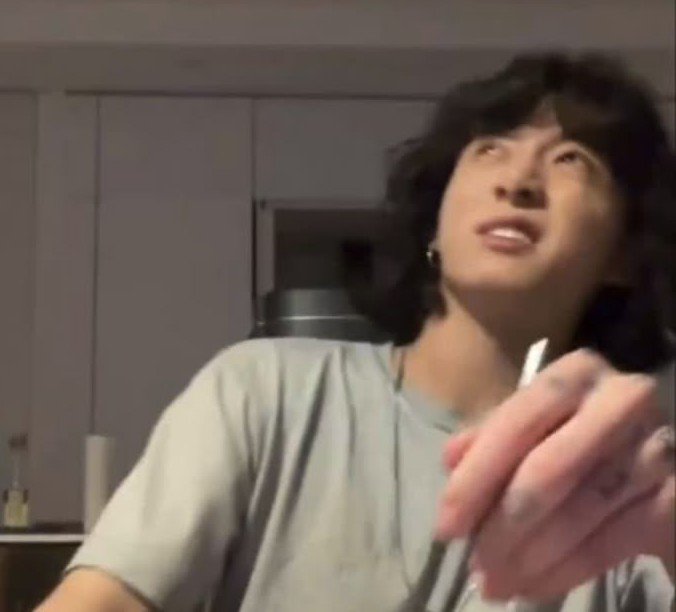 gimbapku's tweet photo. Jungkook is so unintentionally memeable it cracks me up bad https://t.co/f1g592fWZj