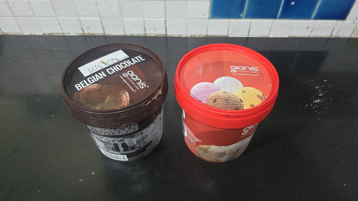 somitmakar's tweet photo. Who can you trust these days ?

Ordered 2 one litre packs of #giani belgian chocolate via #zomato. 
What did i get instead? one brown &amp; one red pack. When i opened the red pack, it was only half full.

Who does one hold accountable - giani or zomato? #complaint  @jagograhakjago https://t.co/ie2CbczqV7