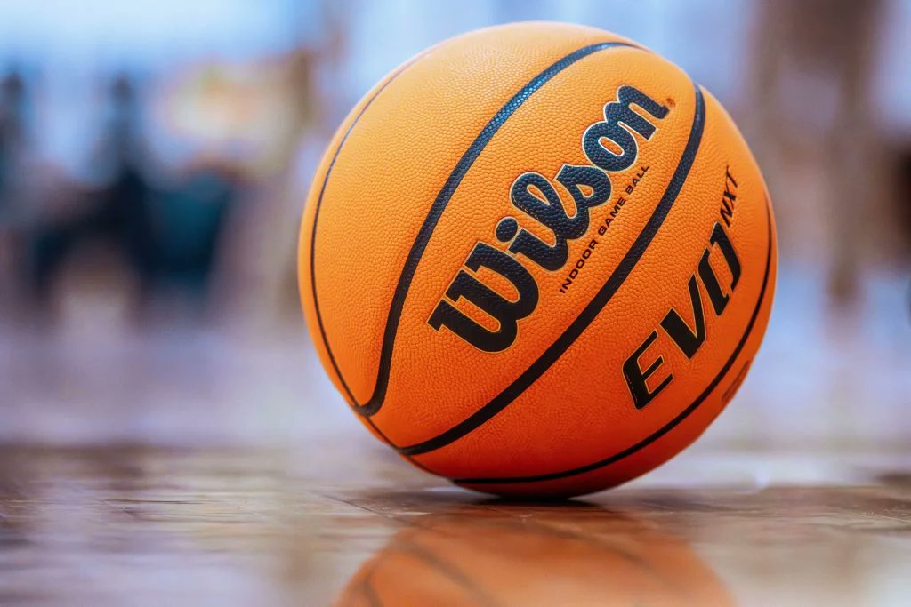 OddsTrader_'s tweet photo. 🏀 WNBA Championship is Closing in
Minnesota is the clear favorite with the Liberty and Aces close behind.
See our Favorites, Contenders & Best Longshot Bets: https://t.co/WJNMD7ik4T
#WNBA #WNBAOdds #SportsBetting #WNBATwitter #OddsTrader https://t.co/sIKVj6UyTf