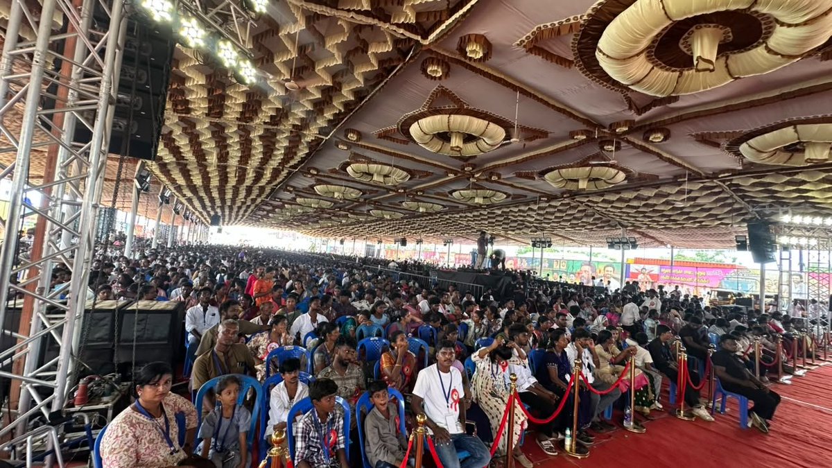 Dhanush_Trends's tweet photo. The Biggest Crowd Puller of the Current Generation. ✊💥

#HappyBirthdayDhanush #OM
@dhanushkraja https://t.co/XkC61blfK4