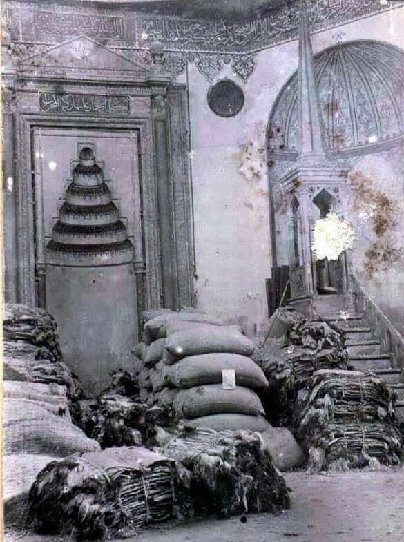 camiistan's tweet photo. 1945 yılında Türk Ticaret Bankası'na depo olarak kiraya verilen Eminönü Hidayet Camii https://t.co/WyFhKyMC5k