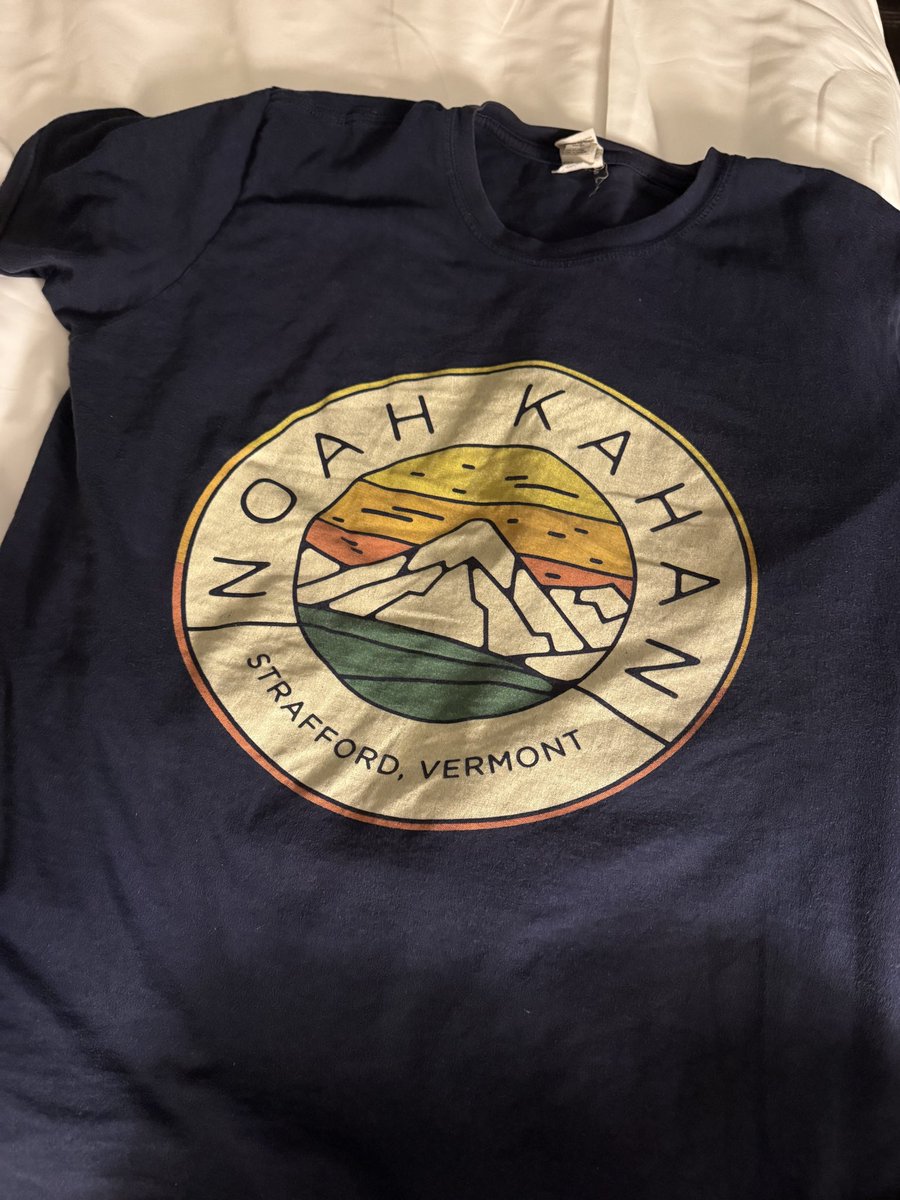 camlayne8's tweet photo. @NoahKahan Should I wear it tonight queen? https://t.co/Mwd3n0NWFD
