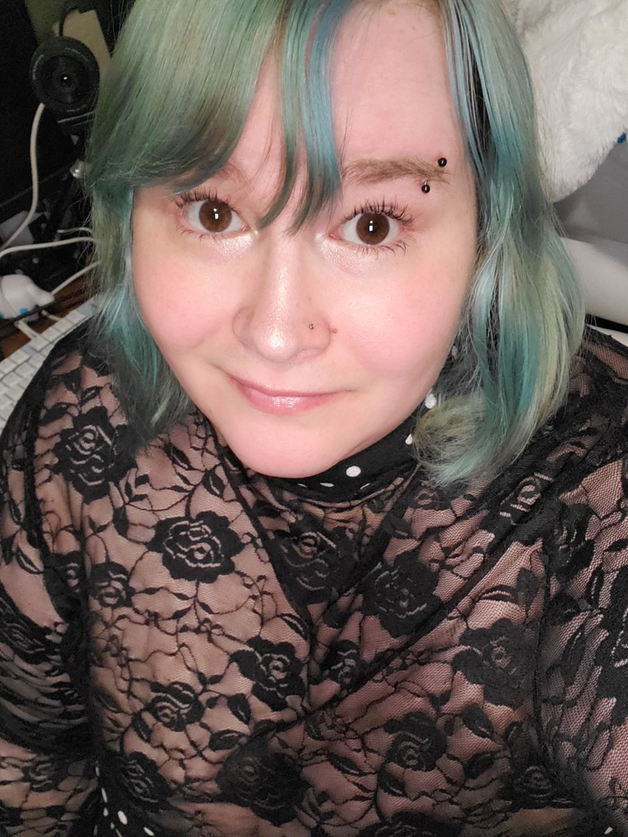 RiniTheDragon's tweet photo. Vtuber          VS            Irl

Maybe someday I'll try to dye my hair white 👀 

But I do rock the teal 💙 https://t.co/Ekwpx437Db