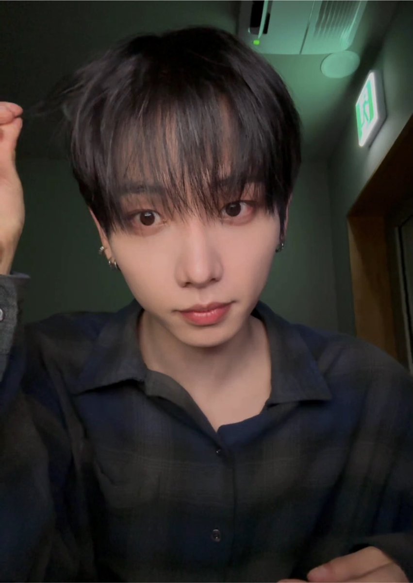 Nongthingm's tweet photo. 눈썹까니까 인상 확달라지눙거 신기 https://t.co/YoMOYweX9Q