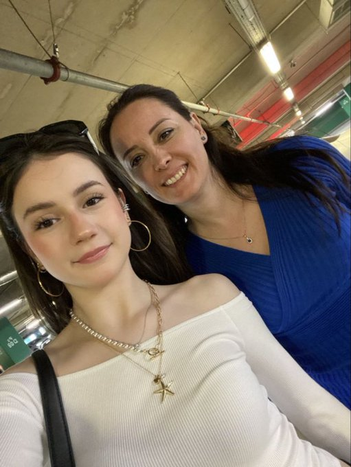 Maman et sa fille tweet media