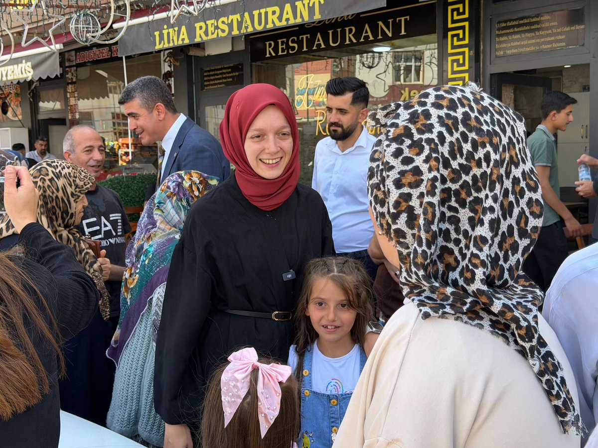 ZehraNurAydemr's tweet photo. Bozkırın bereketini toprağından, gönül zenginliğini insanından alan Haymana’da; esnafımızın samimiyeti ve hemşehrilerimizin muhabbetiyle güzel bir günü geride bıraktık. https://t.co/0ijYVM60Wc