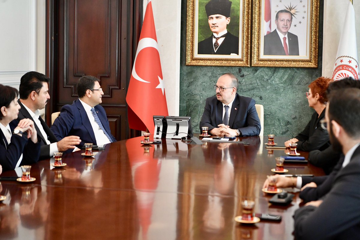 avidrissahin's tweet photo. DEVA Partisi Ankara teşkilatımızla birlikte, Ankara Valimiz Sayın Yakup Canbolat’ı makamında nezaket ziyaretinde bulunduk.

Misafirperverliği ve samimi kabulleri için Sayın Valimize teşekkür ediyor, görevinde başarılar diliyorum.

@YakupCanbolat @AnkaraValiligi https://t.co/trhKRjprKI
