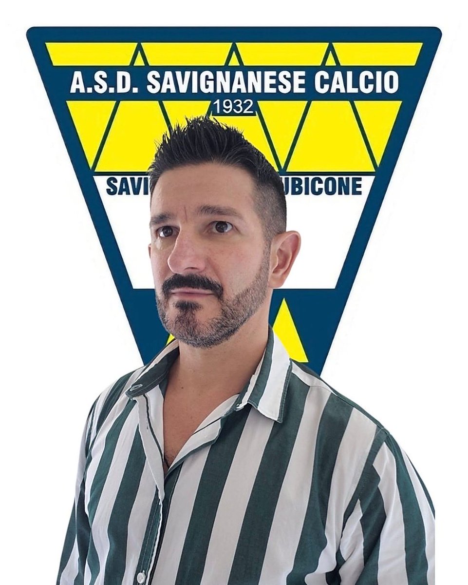 PUNTOGOLDSPORT's tweet photo. 𝗘𝗡𝗥𝗜𝗖𝗢 𝗟𝗢𝗠𝗕𝗔𝗥𝗗𝗜𝗡𝗜 | 𝗩𝗶𝗰𝗲𝗽𝗿𝗲𝘀𝗶𝗱𝗲𝗻𝘁𝗲

Da undici anni nello staff dirigenziale della 𝗦𝗮𝘃𝗶𝗴𝗻𝗮𝗻𝗲𝘀𝗲, oggi vicepresidente del club, ruolo che aveva già ricoperto anche in passato.

𝗘𝗻𝗿𝗶𝗰𝗼 𝗟𝗼𝗺𝗯𝗮𝗿𝗱𝗶𝗻𝗶 è una presenza importante all’interno della società: una persona positiva, costruttiva, che negli anni ha messo passione, esperienza ed entusiasmo al servizio dei colori gialloblù.

Con la Savignanese ha festeggiato la vittoria di due campionati, aggiungendoli ai quattro conquistati da dirigente del 𝗕𝗼𝗿𝗴𝗵𝗶. Un percorso che racconta tanto della sua esperienza e della sua capacità di contribuire alla costruzione di gruppi e società vincenti.

Ma prima ancora dei ruoli, delle cariche e dei successi, c’è qualcosa che viene da molto più lontano.

💛💙 Il cuore di Enrico è gialloblù fin da bambino.

Proprio con la Savignanese aveva infatti iniziato a dare i suoi primi calci a un pallone. Oggi, tanti anni dopo, continua a vivere quegli stessi colori da dirigente e vicepresidente.
.
.
#savignanese