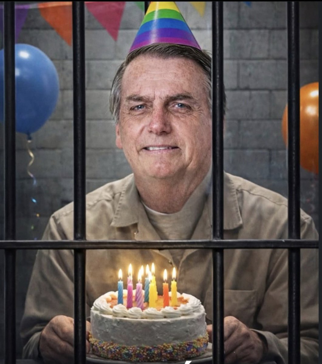 cvt1246's tweet photo. @CarlosBolsonaro Enterrado?! Não, preso por crimes gravíssimo!

Em 2.050 termina a pena desse traste! https://t.co/O8zzI1XrFP