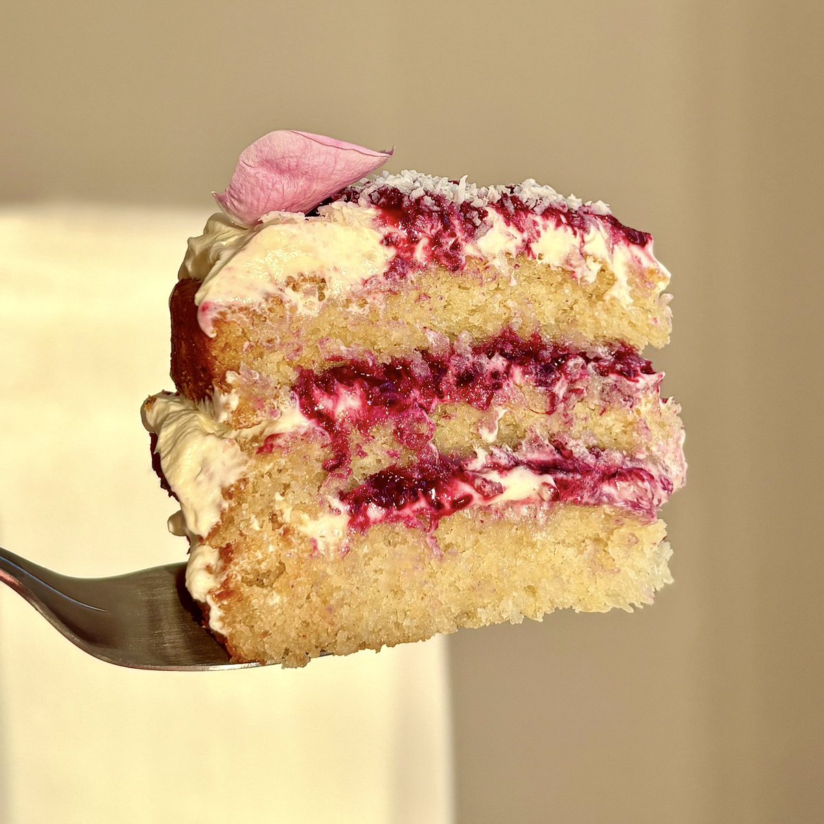 saweeeties's tweet photo. coconut sponge, coconut cream, raspberry, rose and blackberry compote filling https://t.co/0KB2PqHfhj