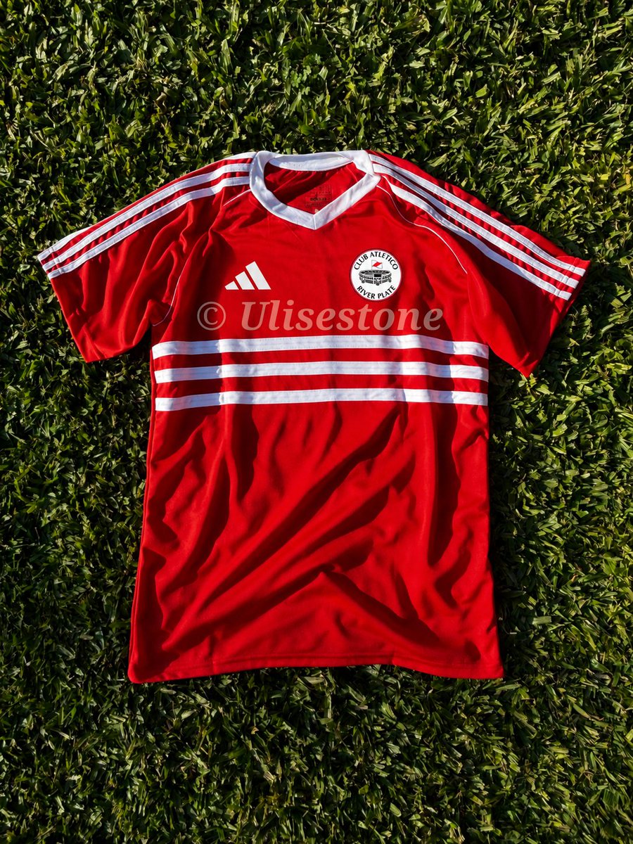 Ulisestone's tweet photo. Según la información del sitio @Footy_Headlines, River lanzaría está camiseta alternativa inspirada en la historica camiseta 1986, año donde River se consagró Campeón del Mundo en Japón. para la temporada 2027/28. https://t.co/AX3JzorYeV