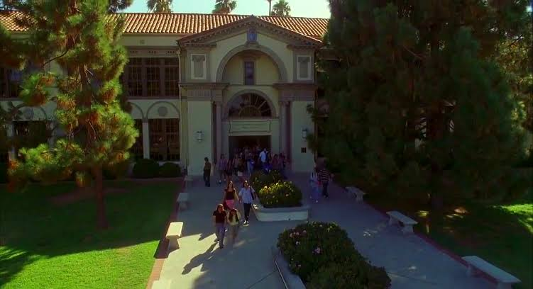 cesxvi's tweet photo. #NW #ShesAllThat  et le film commence à Sunnydale High mon cerveau bug. https://t.co/x4fzEnO6vQ