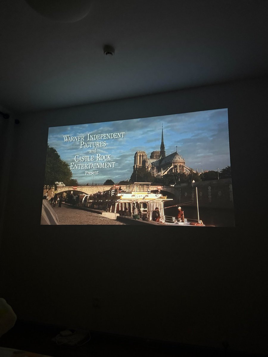Renxiaosk's tweet photo. Cherish these peaceful moments when you can completely let go and recharge; classic films always bring a great sense of healing.🥰🥰 https://t.co/y3vMQtHYuu