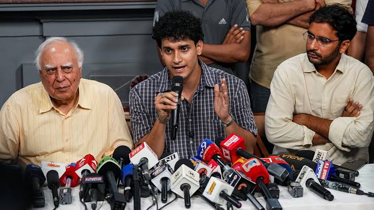 bengalbyte's tweet photo. CJP | আন্দোলনকারীদের বিরুদ্ধে FIR প্রত্যাহার হচ্ছে না, ফের আন্দোলনের হুঁশিয়ারি CJP-র 
 👉👉👉  https://t.co/PN7FJEshrf 

#bengalbyte #banglashortnews #news #bengalinews #cockroachjantaparty #cjp_पार्टी #StudentsProtests #StudentRights #students_power #delhi #PoliceInvestigation https://t.co/7Kxbe8dTt4